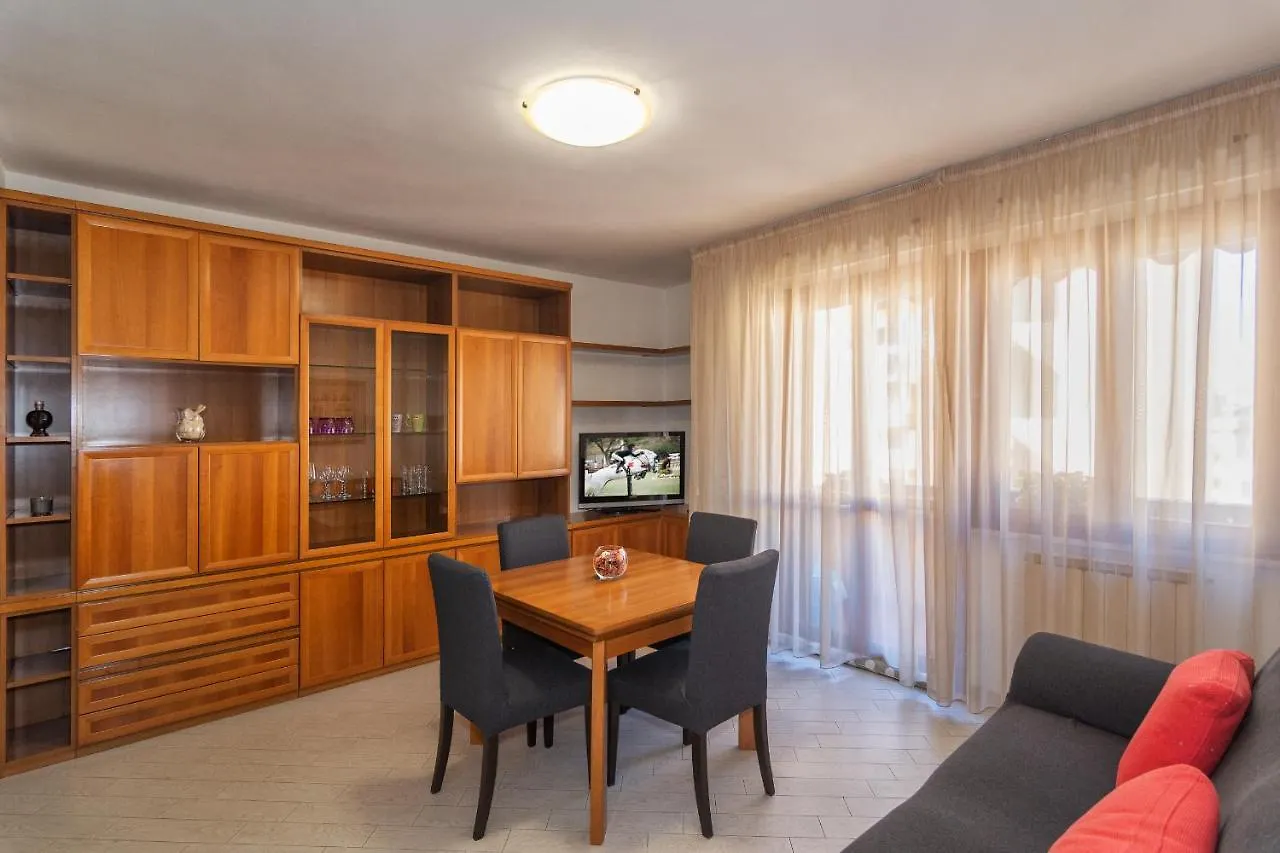 Appartamenti Velez Pisa Apartman